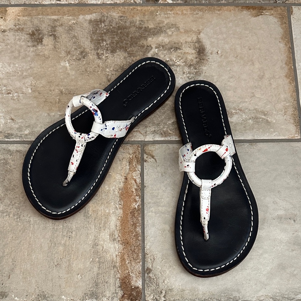 Bernardo Speckled White & Navy Flat Sandals Size 7.5